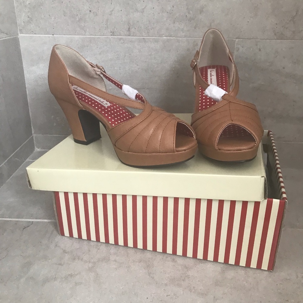 Women’s platform sandals size 7